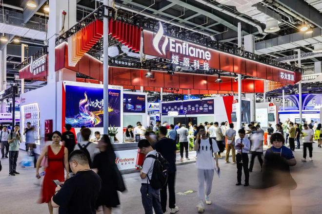 国产算力路在何方?2024 WAIC 行业观察(图6) 国产算力路在何方?2024 WAIC 行业观察(图6)